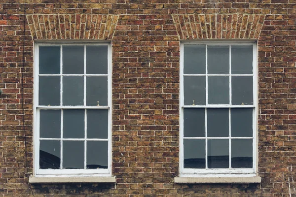 Two Sash Windows in Brick Wall — Stock Photo, Image