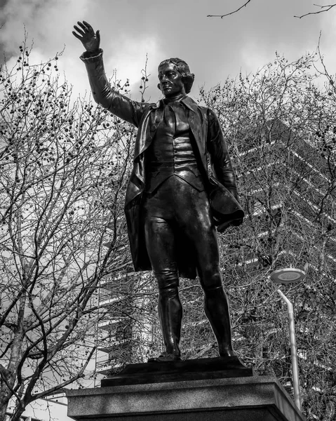 Estátua de Edmund Burke no centro da cidade de Bristol — Fotografia de Stock