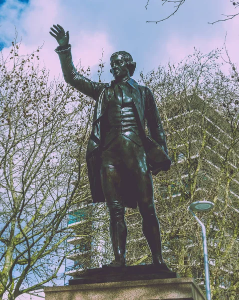 Statue d'Edmund Burke dans le centre-ville de Bristol — Photo