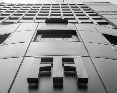 Kule evi cephe düşük açılı