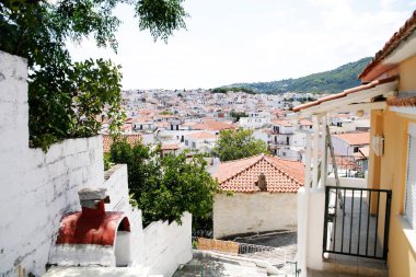 Skiathos, Yunanistan, Avrupa - 02/08/2017: Konut mimarisinde güzel: Skiathos küçük Yunan Adası.