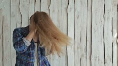 Müzik, dans ve yüz uzun saçlarından kapanış kadın