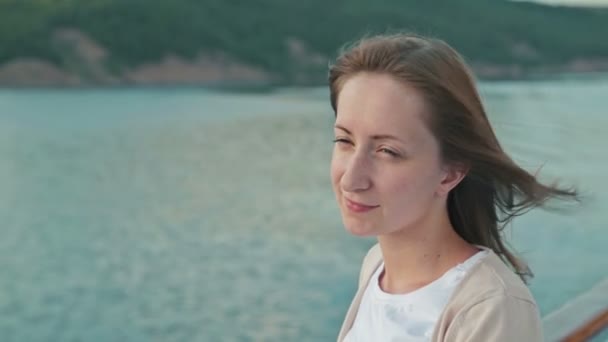 Young beautiful woman standing on deck of cruise ship and looking at river. — Stock Video