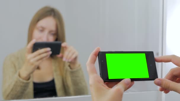 Woman using smartphone with green screen — Stock Video