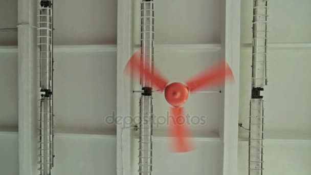 Oranžový stropní ventilátor — Stock video