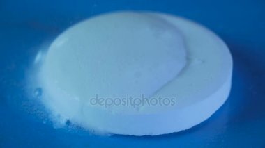 Su, aspirin eriterek efervesan hapları