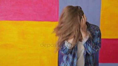 Müzik, dans ve yüz uzun saçlarından kapanış kadın