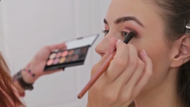 Close up shot. Professional make-up artist applying eyeshadow — Stock Video