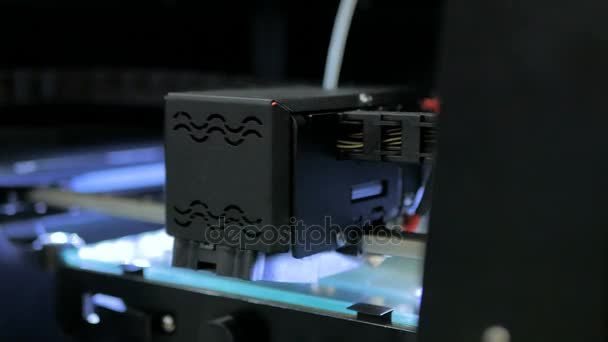 Imprimante 3D pendant le travail