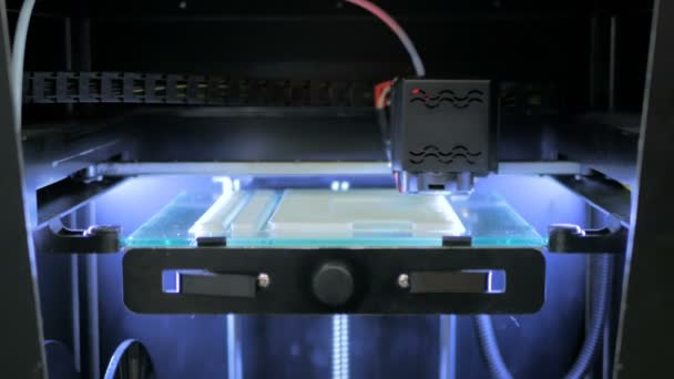 3D printer tijdens het werk — Stockvideo