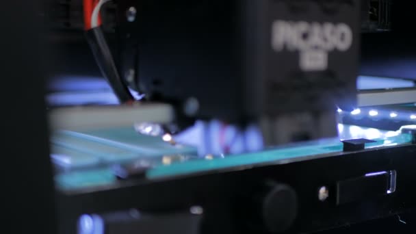 3D принтер во время работы — стоковое видео