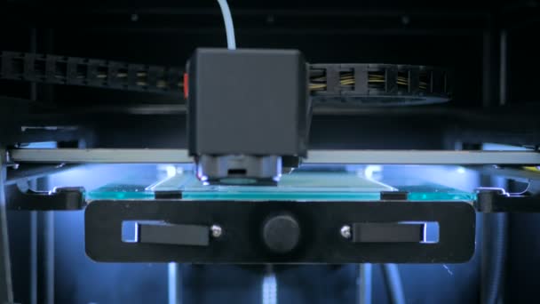 Imprimante 3D pendant le travail — Video