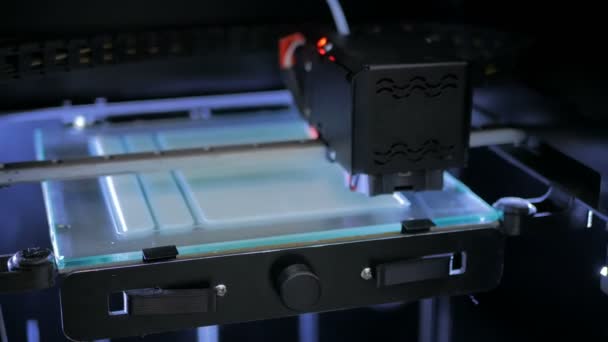 3D printer tijdens het werk — Stockvideo