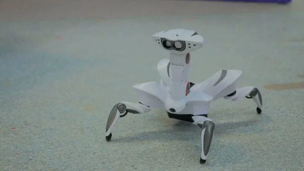 Futuristic robot spider dancing — Stock Photo, Image