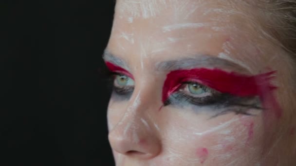 Portrait of mysterious girl with creative make-up and elegant hairstyle — Stock Video