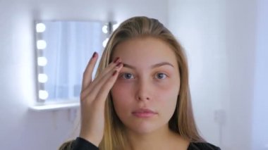 Makyaj olmadan güzel kadın portresi