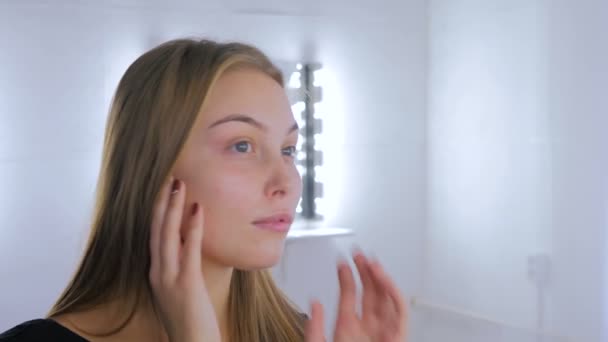 Retrato de mulher bonita sem maquiagem — Vídeo de Stock