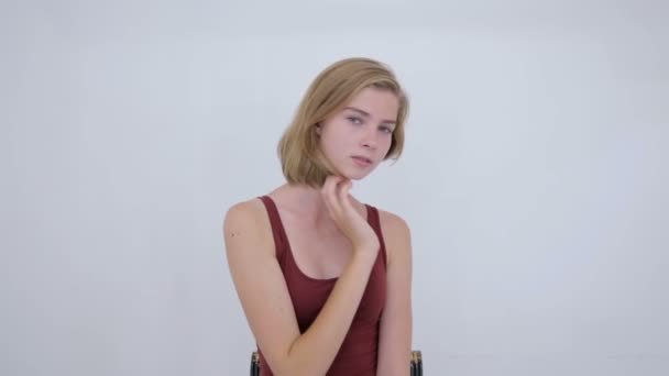 Portrait of pretty teen girl without makeup — Stock Video