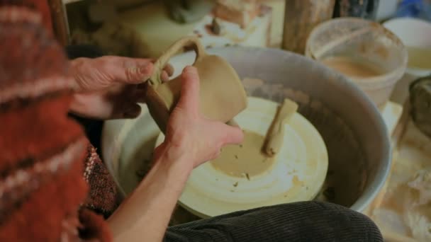 Professional male potter working in workshop, studio — Stock Video