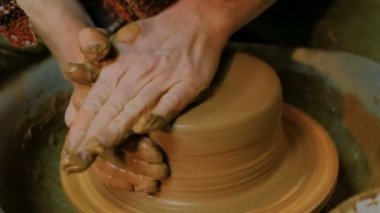 Profesyonel erkek potter kase seramik kurs yapma