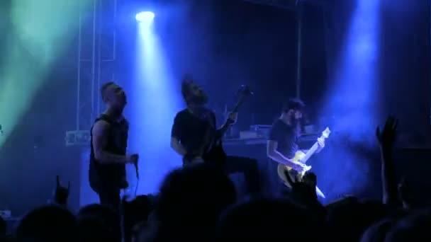 Moskou, Rusland - 5 juli 2017: concert van The Dillinger Escape Plan, Volta club — Stockvideo