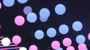 Tavan hareket eden kurşun topları