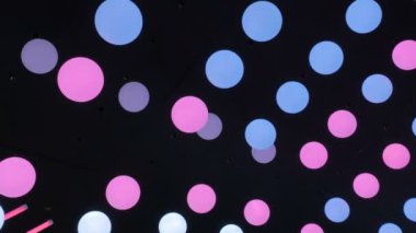 Tavan hareket eden kurşun topları