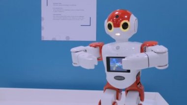 İnsansı robot dans. Robot dans gösterisi