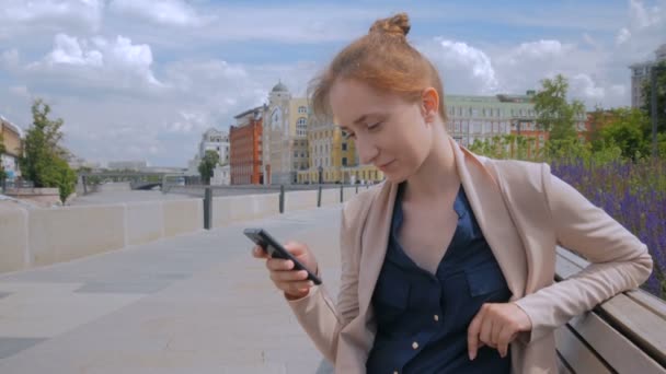 Woman using smartphone — Stock Video