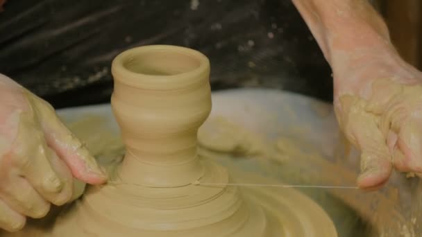 在工作室、工作室工作的专业男性陶工 — 图库视频影像