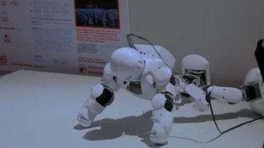 İnsansı robot Robotik Show'da dans