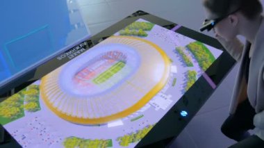 Augmented gerçeklik deneyimi ile hologram maket Stadyumu