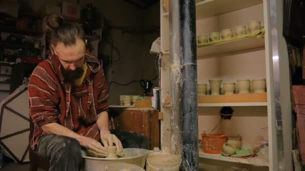 Professional male potter working in workshop — Stock Video