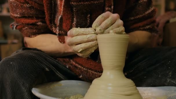 Professional male potter working in workshop, studio. — Stock Video