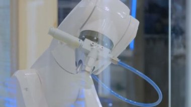 Sıralama yapabilirsiniz baş geri dönüşüm amacıyla atık robot resmini kapatın