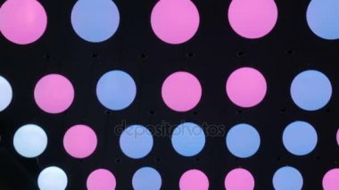 Tavan hareket eden kurşun topları