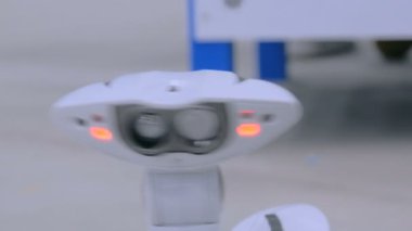Fütüristik robot örümcek dans ve hareket