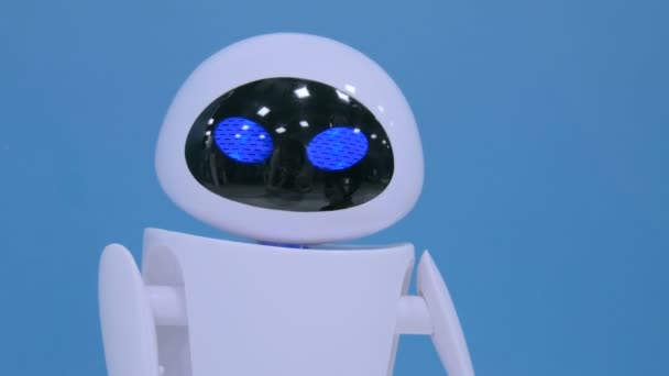 Eva-roboter fra Wall-e-tegnefilm på teknologiutstilling – stockvideo