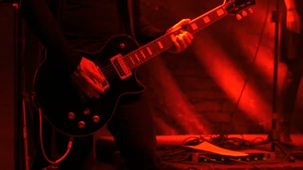 Гітарист на сцені — стокове відео