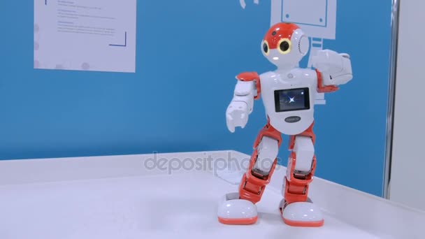 Humanoïde robot dansen — Stockvideo