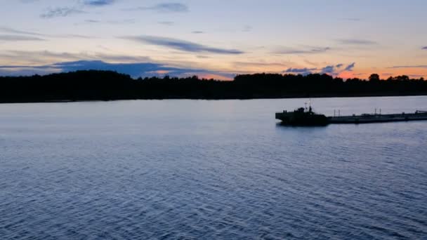 Tug boat pushing empty barge — Stock Video