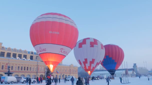 Massa-start op het festival van hete lucht ballons — Stockvideo