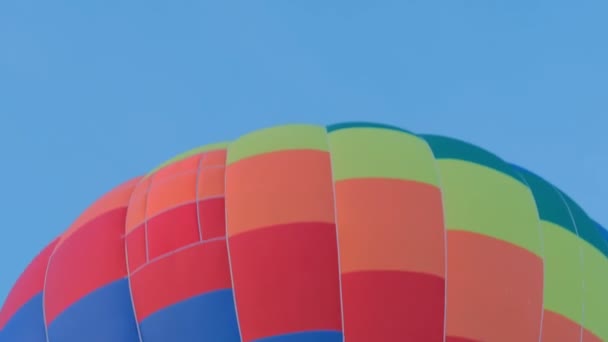 Hete luchtballon opstijgt — Stockvideo