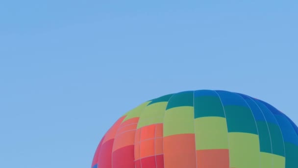 Αερόστατο ζεστού αέρα απογειώνεται — Αρχείο Βίντεο