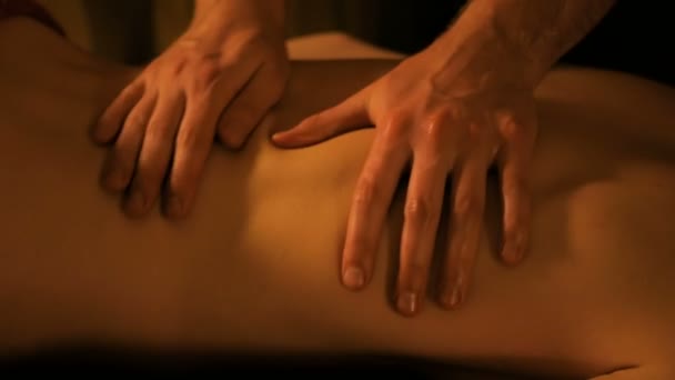Kaplıca salonunda vücut masajı ve spa tedavisi — Stok video