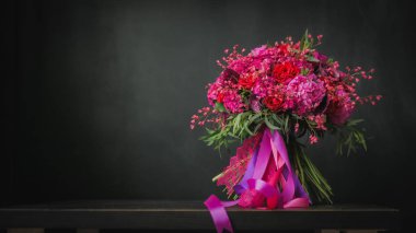 Güzel düğün buket siyah arka plan üzerine