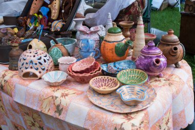 Geleneksel seramik ürünler, el yapımı hatıralar.
