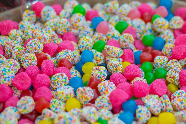 Válogatás a színes ízletes lekváros cukorka a boltban — Stock Fotó
