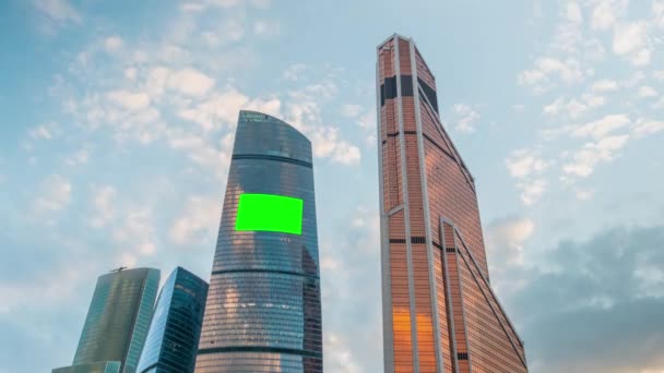 Timelapse - blank green billboard or advertising display on glass skyscraper — Stock Video