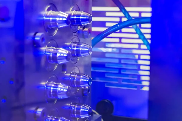 Otomatik plastik enjeksiyon kalıplama makinesi - yakın çekim